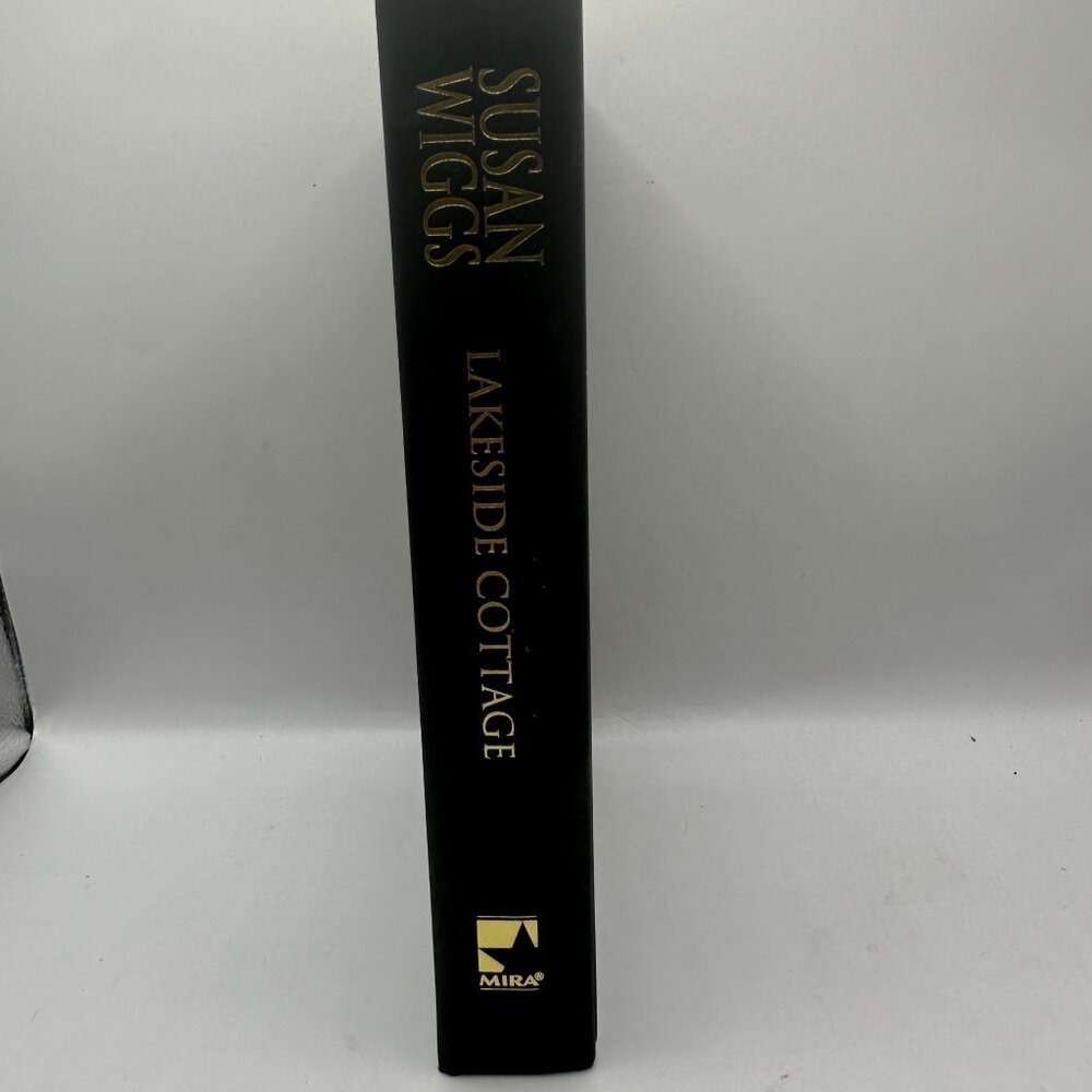 Susan Wiggs "Lakeside Cottage" Hardcover Book